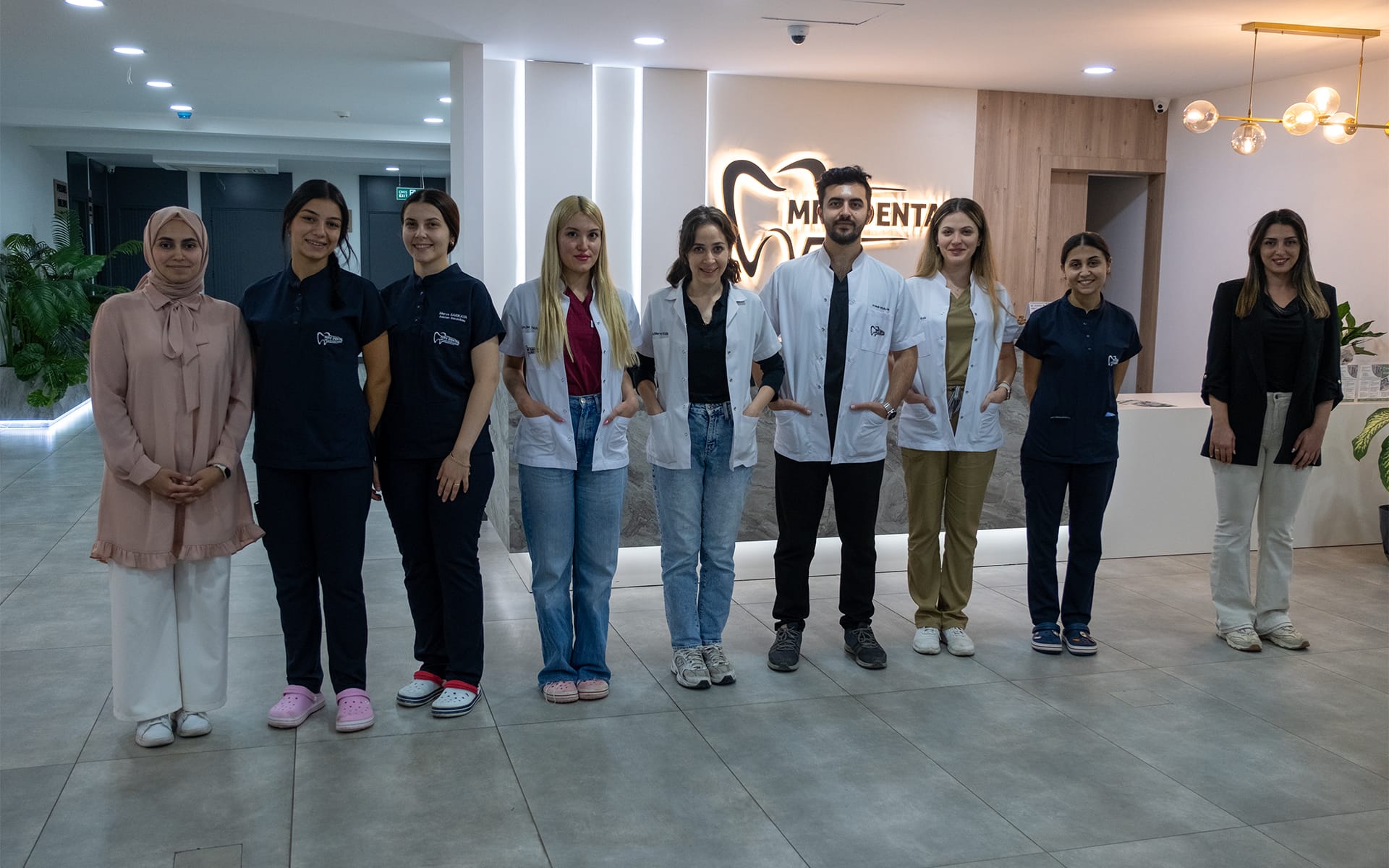 MRV Dental Antalya diş hekimleri toplu fotoğraf