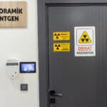 MRV Dental panoramik röntgen odası girişi