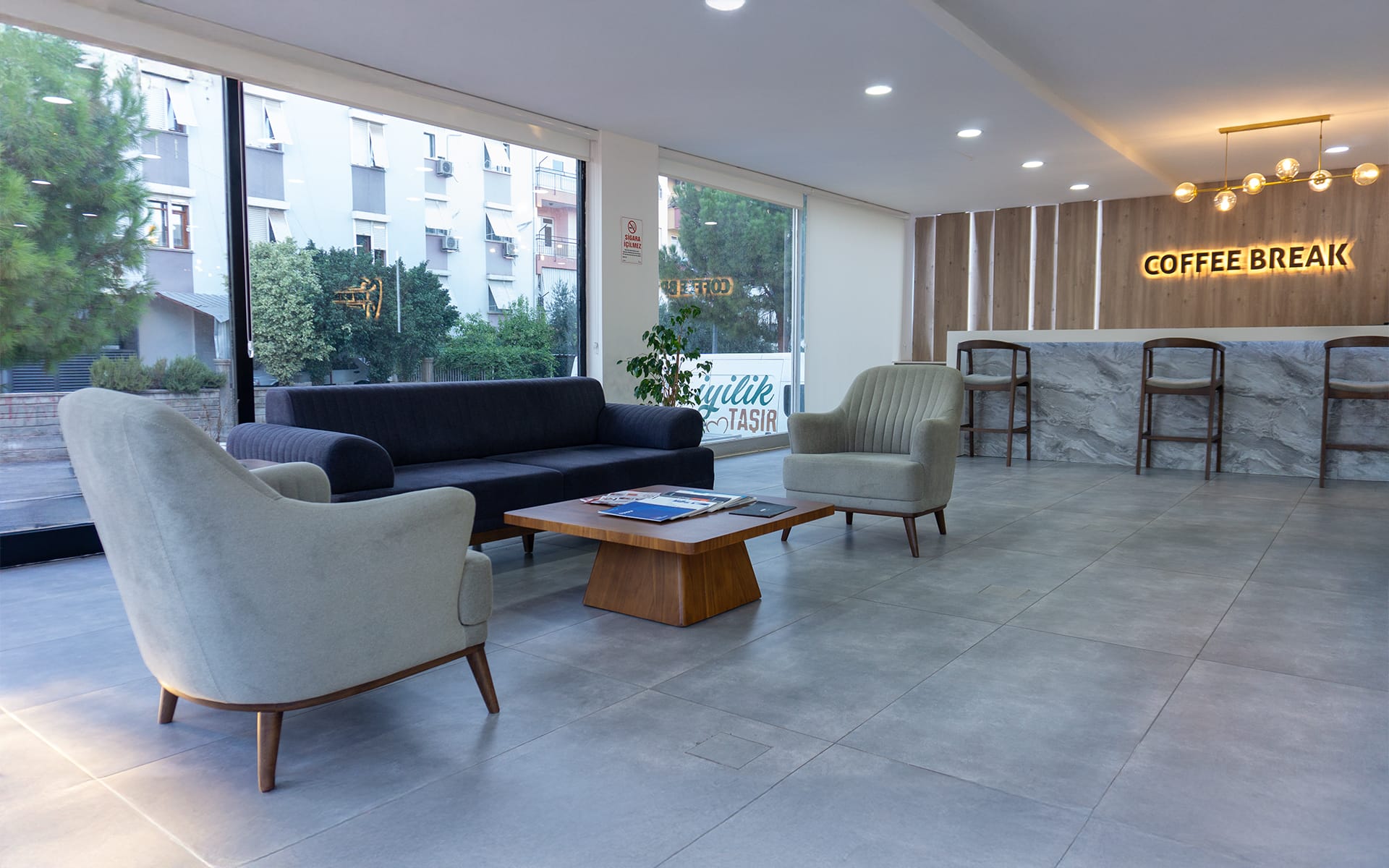 MRV Dental klinik içi bekleme alanı