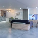 MRV Dental klinik resepsiyon alanı