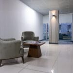 MRV Dental klinik iç lounge alanı