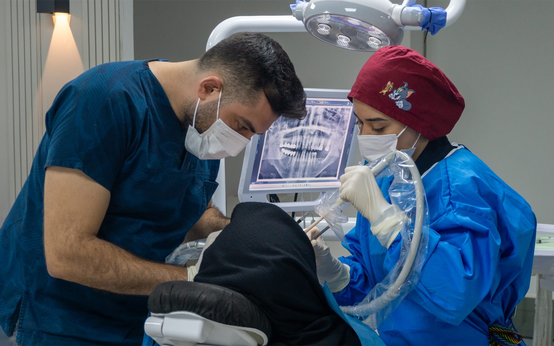Antalya MRV Dental diş implant operasyonu