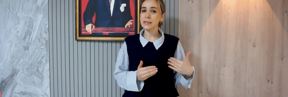 Dt. Merve Akalın Karataş hamilelikte diş tedavisi hakkında bilgi verirken – MRV Dental Antalya