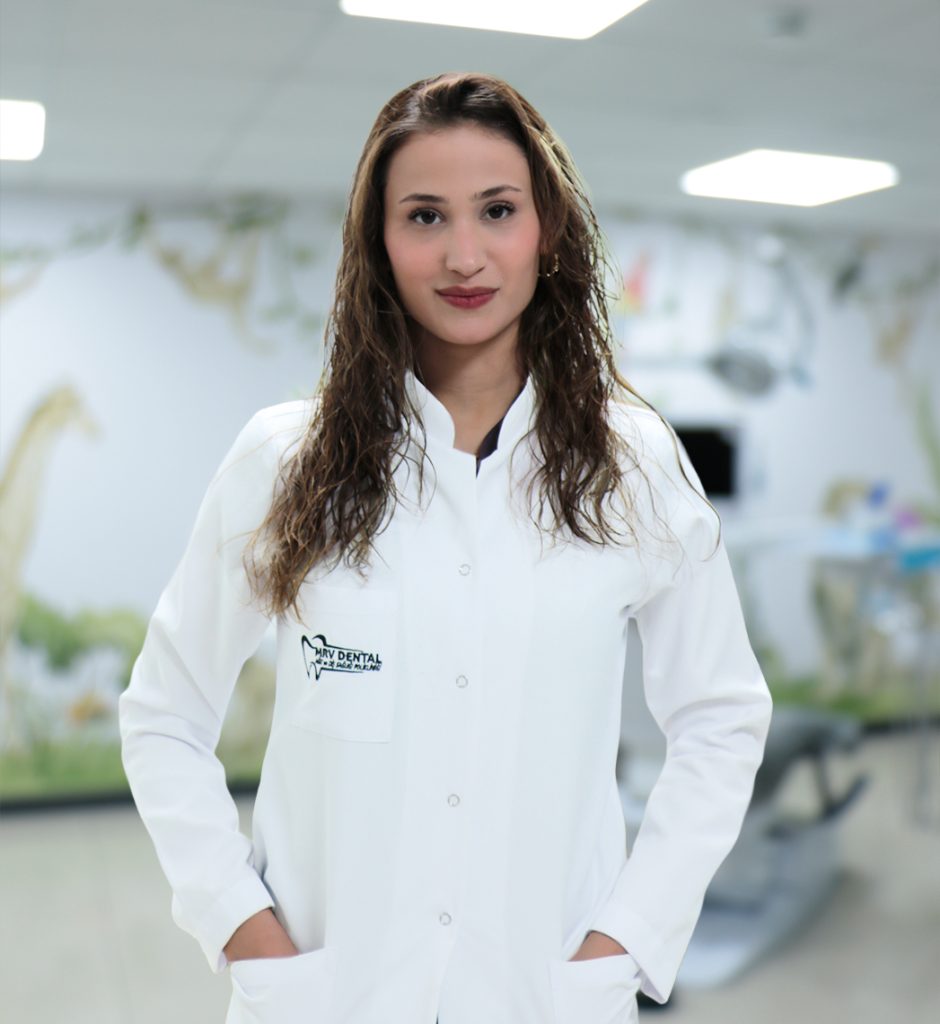Antalya MRV Dental Polikliniği Diş Hekimi Dr. İrem Alyakut.